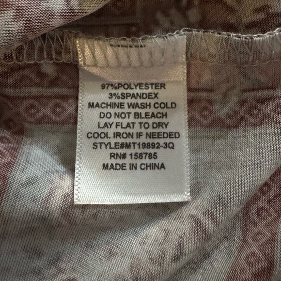 Above and Beyond floral Rich Red Burgundy and white Tunic top size Medium - Picture 10 of 10